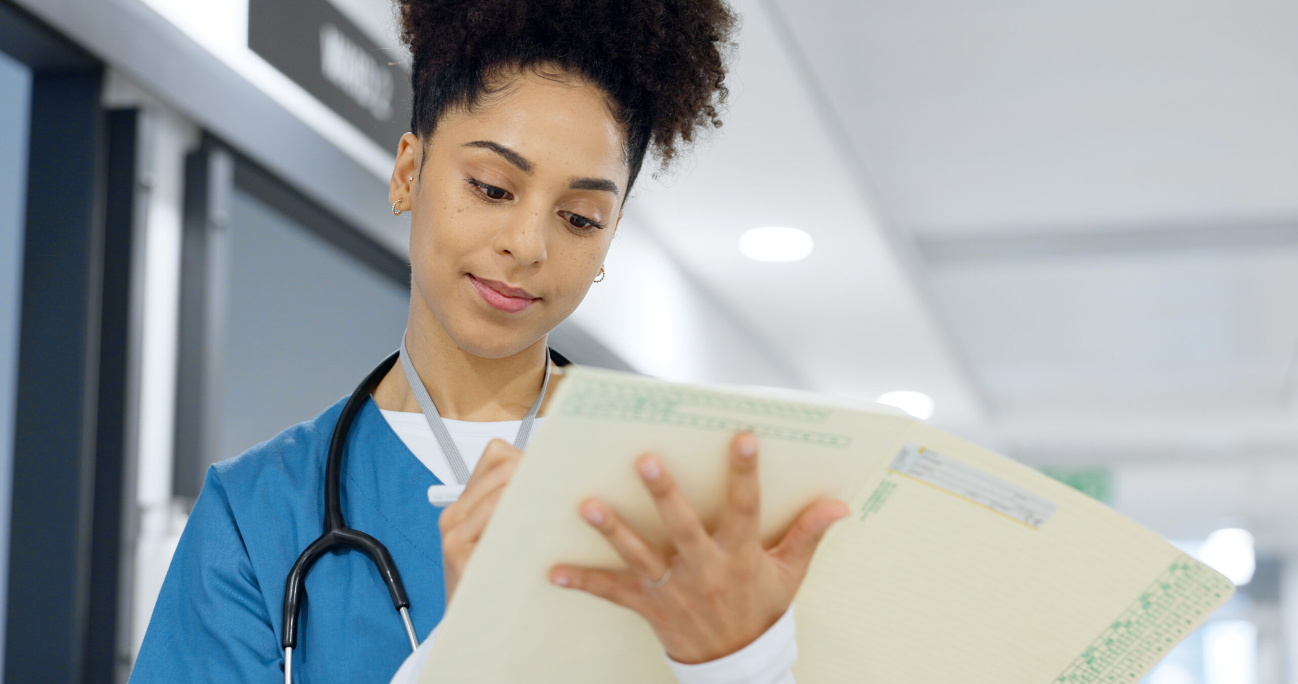 O que é faturamento hospitalar? Por que ele é tão importante para clínicas e hospitais? Veja mais detalhes neste artigo.