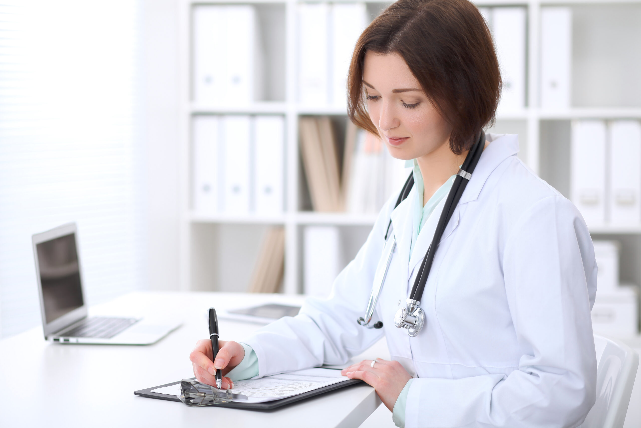 Saiba como organizar de forma eficiente o faturamento médico hospitalar e garantir a conformidade fiscal com a legislação.